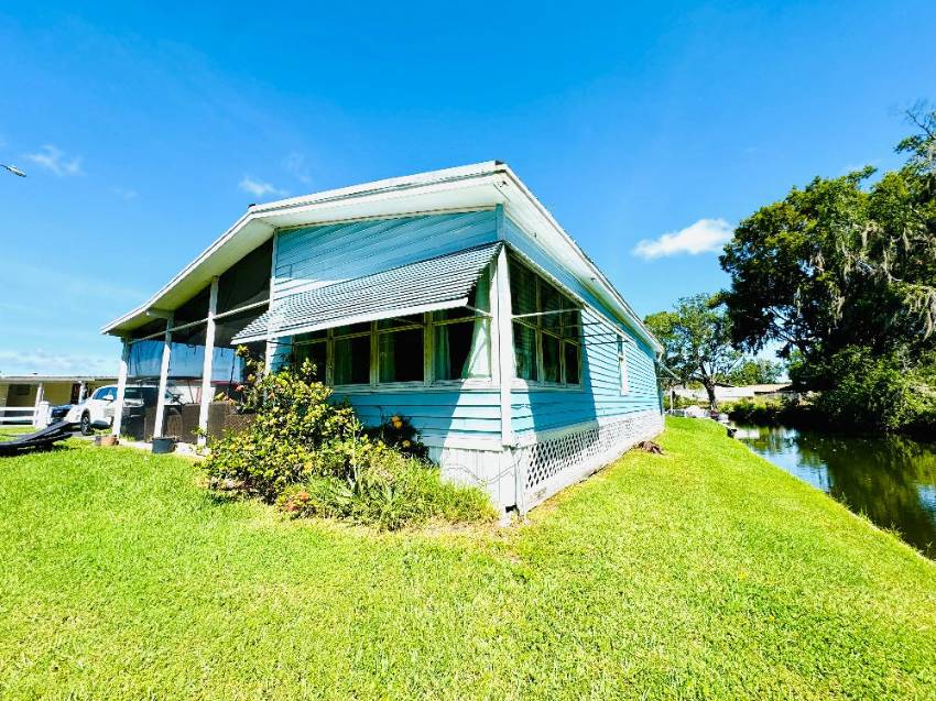 Winter Haven, FL Mobile Home for Sale located at 16 Henry Drive Garden Mobile Village